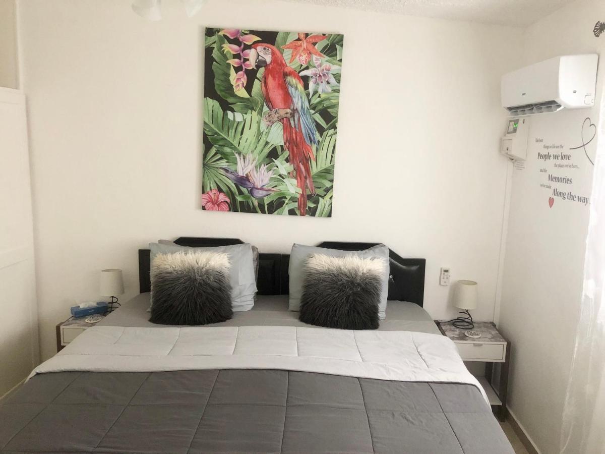 West Coast 1 Bedroom Apartment 66 - Close To Beach セントジェームス エクステリア 写真