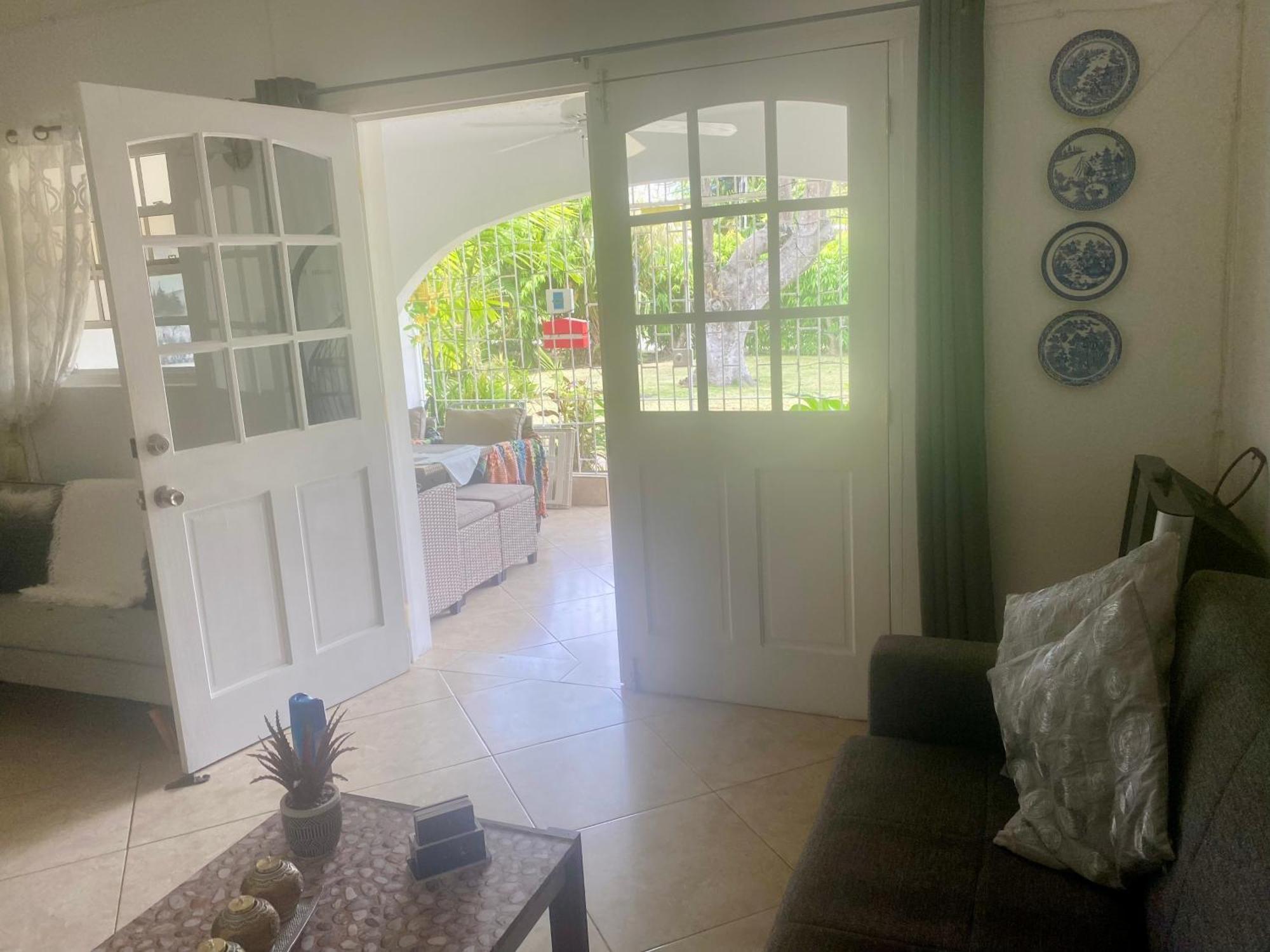 West Coast 1 Bedroom Apartment 66 - Close To Beach セントジェームス エクステリア 写真