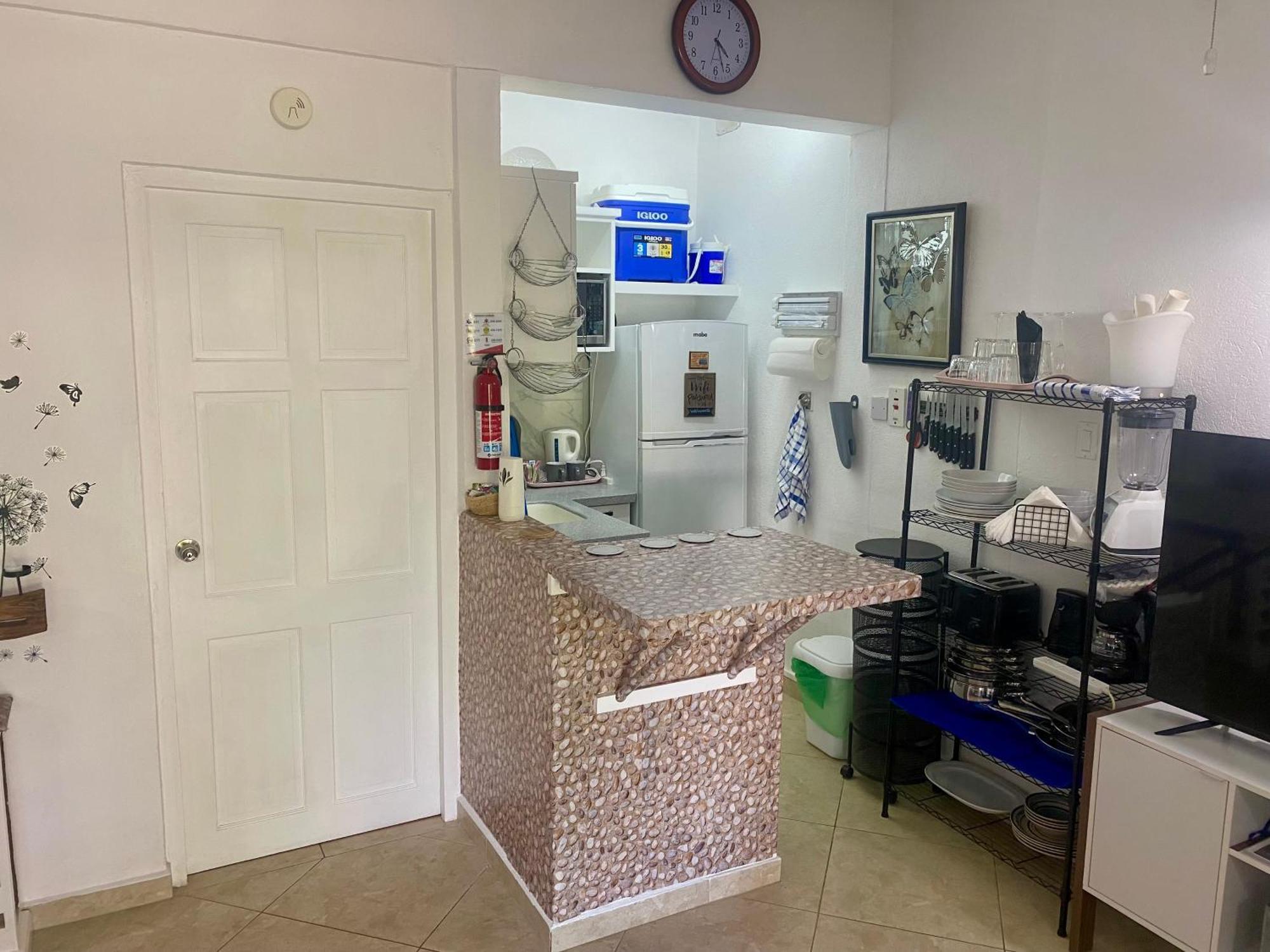 West Coast 1 Bedroom Apartment 66 - Close To Beach セントジェームス エクステリア 写真